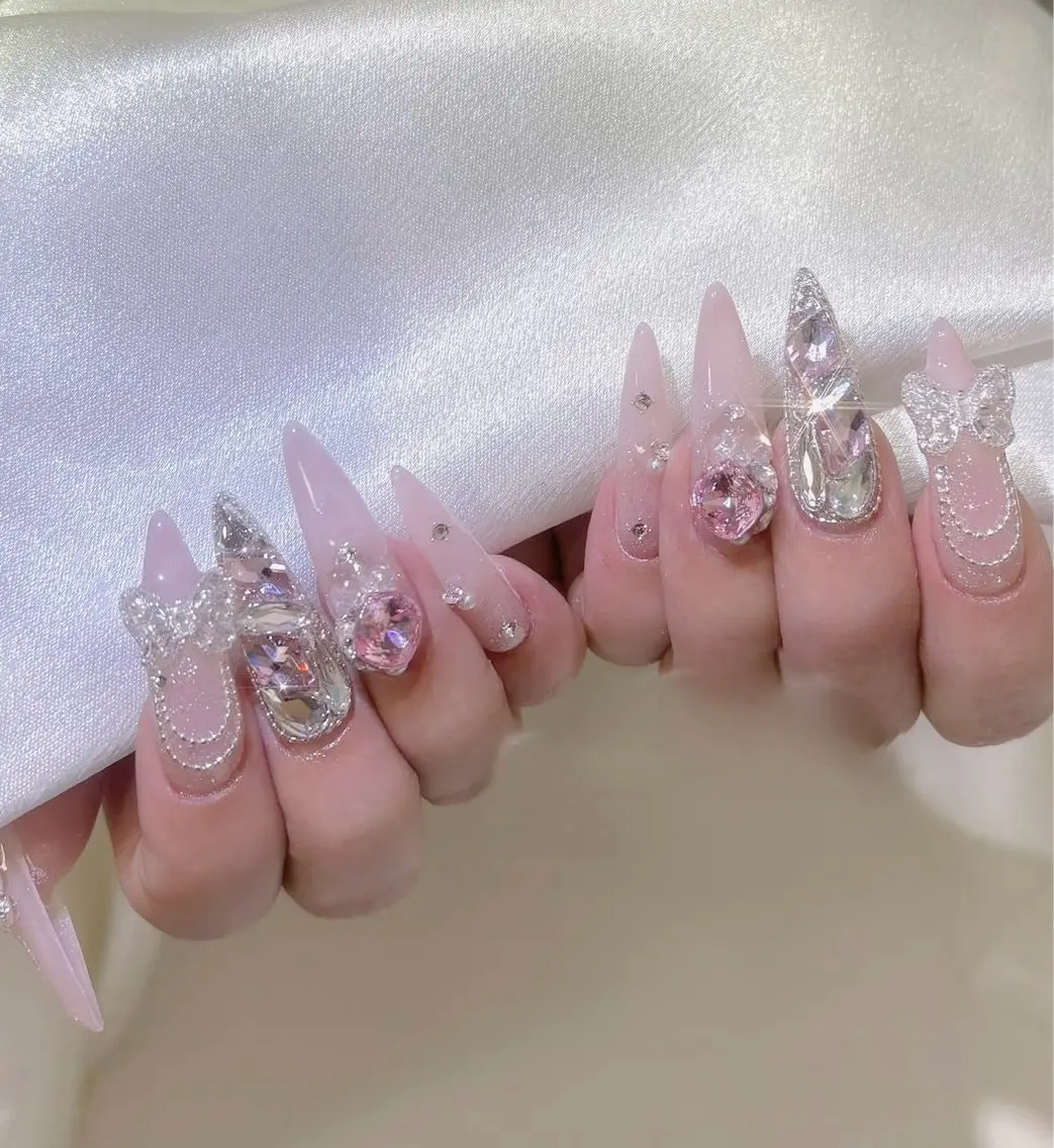 ネイル キラキラネイル マグネットネイル ぷっくりネイル 春ネイル ワンホンネイル ハンドネイル Lyna 池袋のネイルデザイン