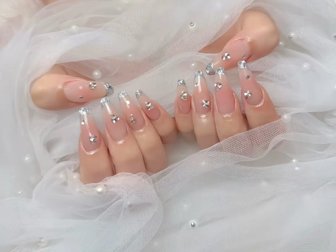 ネイル オーロラネイル チークネイル 桜ネイル クリアネイル ドット ハンドネイル Rin Nail 新大久保店のネイルデザイン