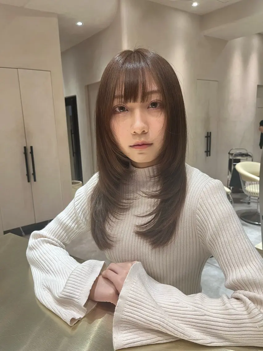 セミロング レイヤーカット 小顔カット カット ヘアカラー トリートメント レイヤー似合わせ 透明感カラーりきやのヘアスタイル