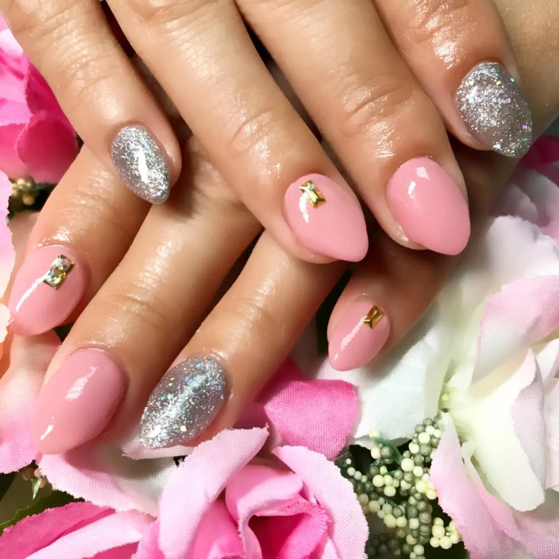 ネイル グリーン ピンク シンプルネイル ハンドネイル CITRAtotal beautyのネイルデザイン