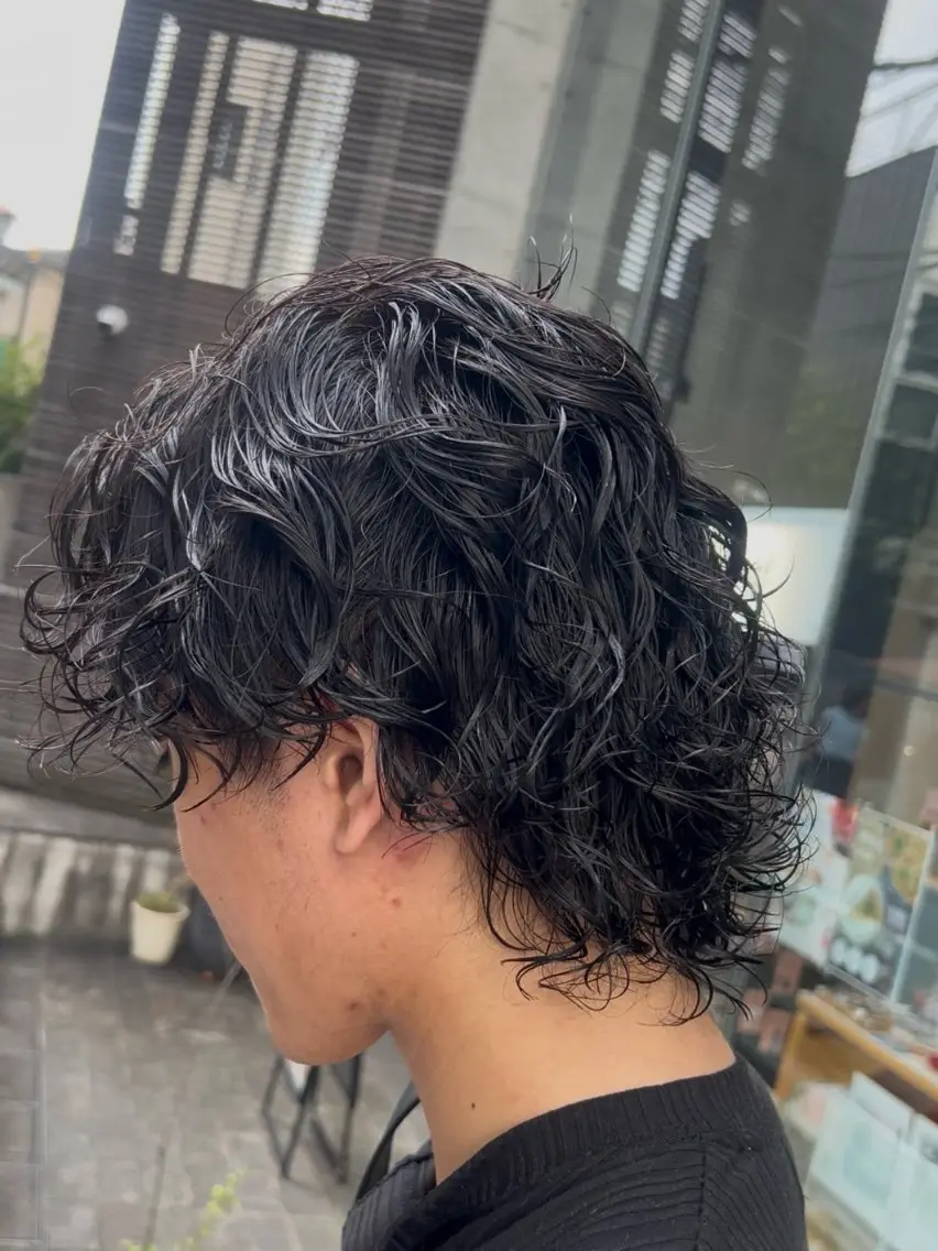ミディアム パーマ メンズ ミディアムパーマ メンズパーマ カット パーマ トリートメント 🇺🇸サーフカール 🇺🇸ケンシロウのヘアスタイル