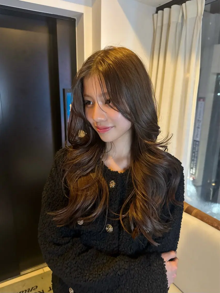 ロング カラー ロングレイヤー アッシュ ベージュカラー くびれヘア レイヤーカット カット Bonheur銀座 /前田 栞九郎のヘアスタイル