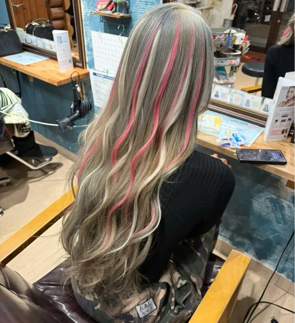 ロング naomi (夜間営業受付中★)のヘアスタイル