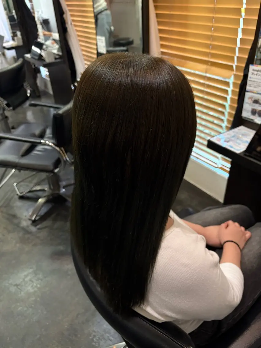 ロング カラー オリーブカラー 奥山 和奏のヘアスタイル