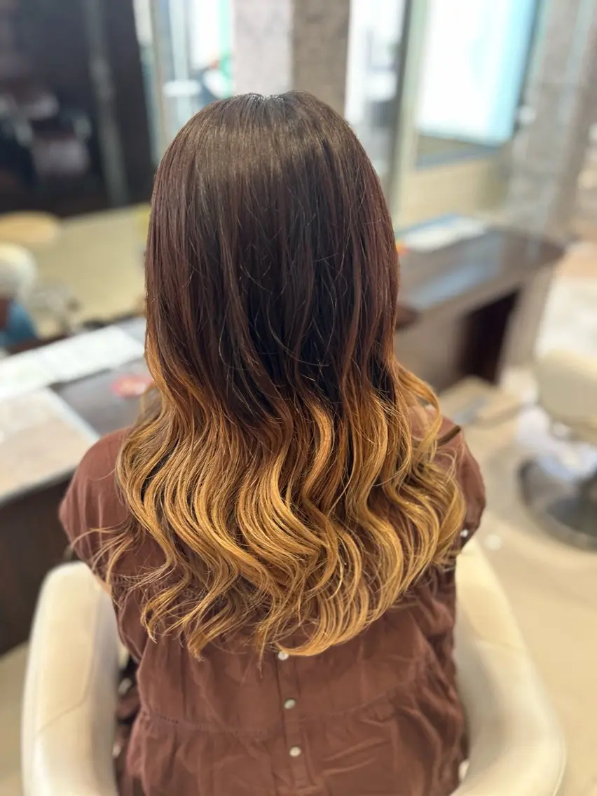 ロング カラー EARTH 市野のヘアスタイル