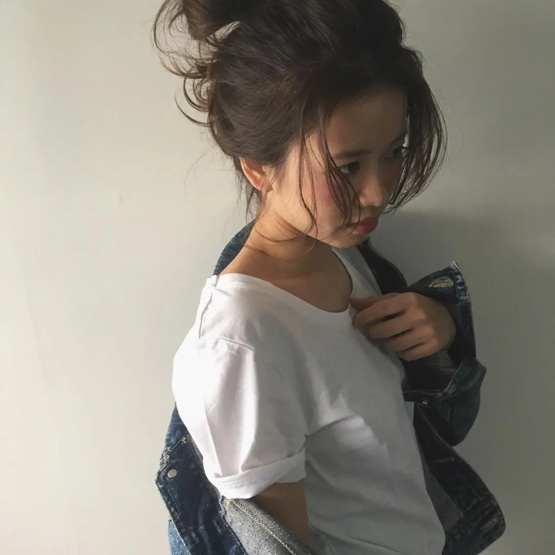 ミディアム ヘアアレンジ お団子ヘア レイヤーカット 鈴木駿介のヘアスタイル