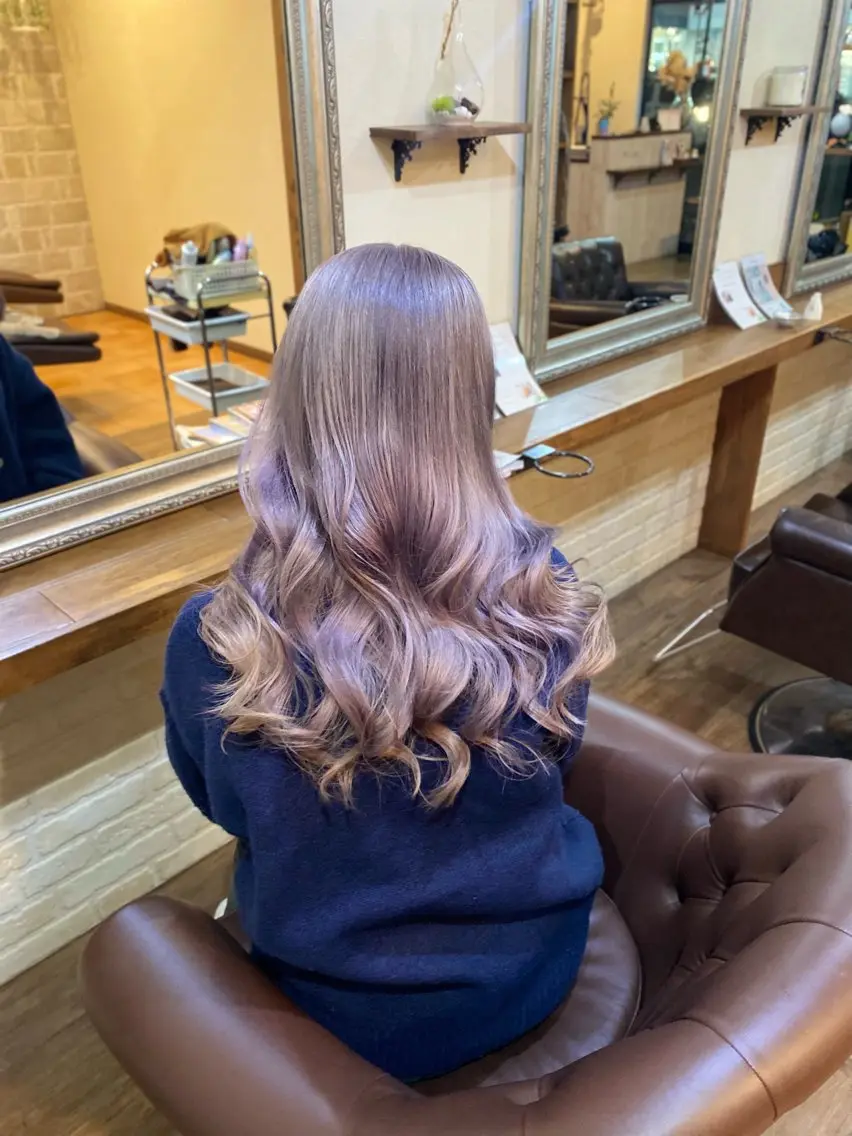 ロング ヘアカラー 肥田 夕蘭のヘアスタイル