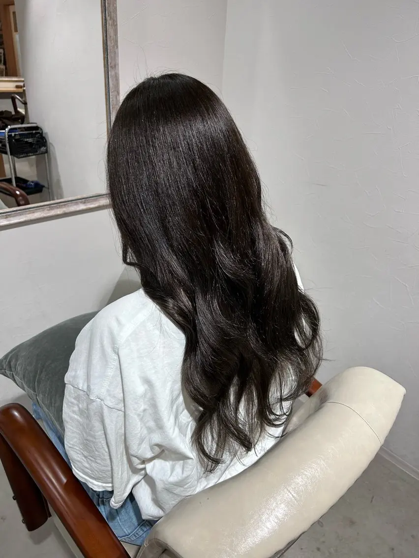 ロング カラー ダークグレー ダークグレージュ グレージュ 瀬川 夏緒のヘアスタイル