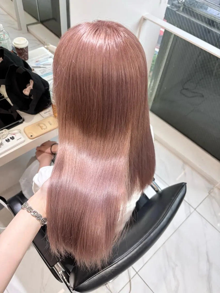ロング カラー ブリーチ ピンクカラー ヘアカラー トリートメント 盛れる顔周り🤍渋谷 Risa🎀のヘアスタイル