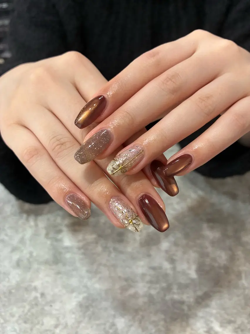 ネイル ブラウン リボン ハンドネイル glaNje shioriのネイルデザイン