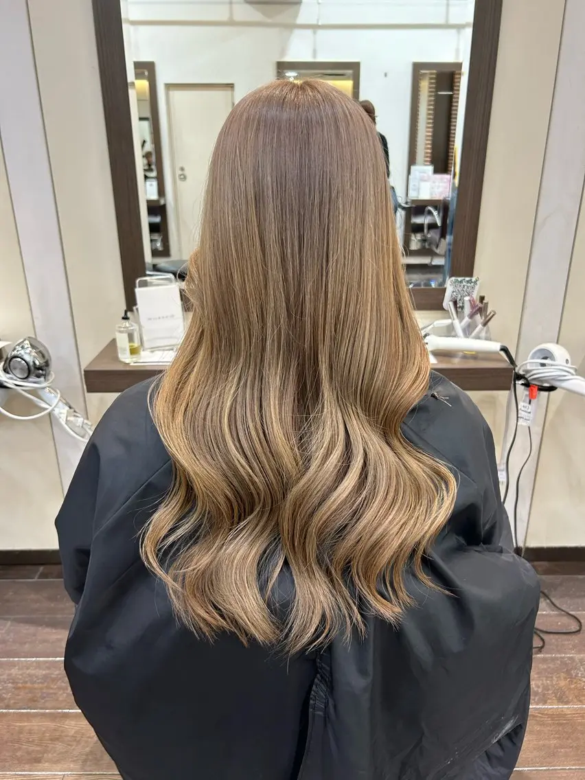 セミロング カラー セミロングパーマ ベージュカラー ブリーチ ケアブリーチ ダブルカラー ヘアカラー まつげ/ヘア AYAKA🌙のマツエク・マツパデザイン