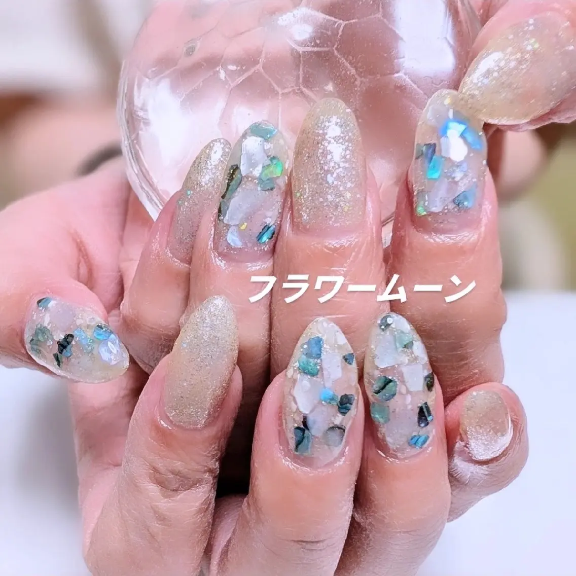 ネイル ラメ(グリッター) ハンドネイル ハンドケア フラワー ムーンのネイルデザイン