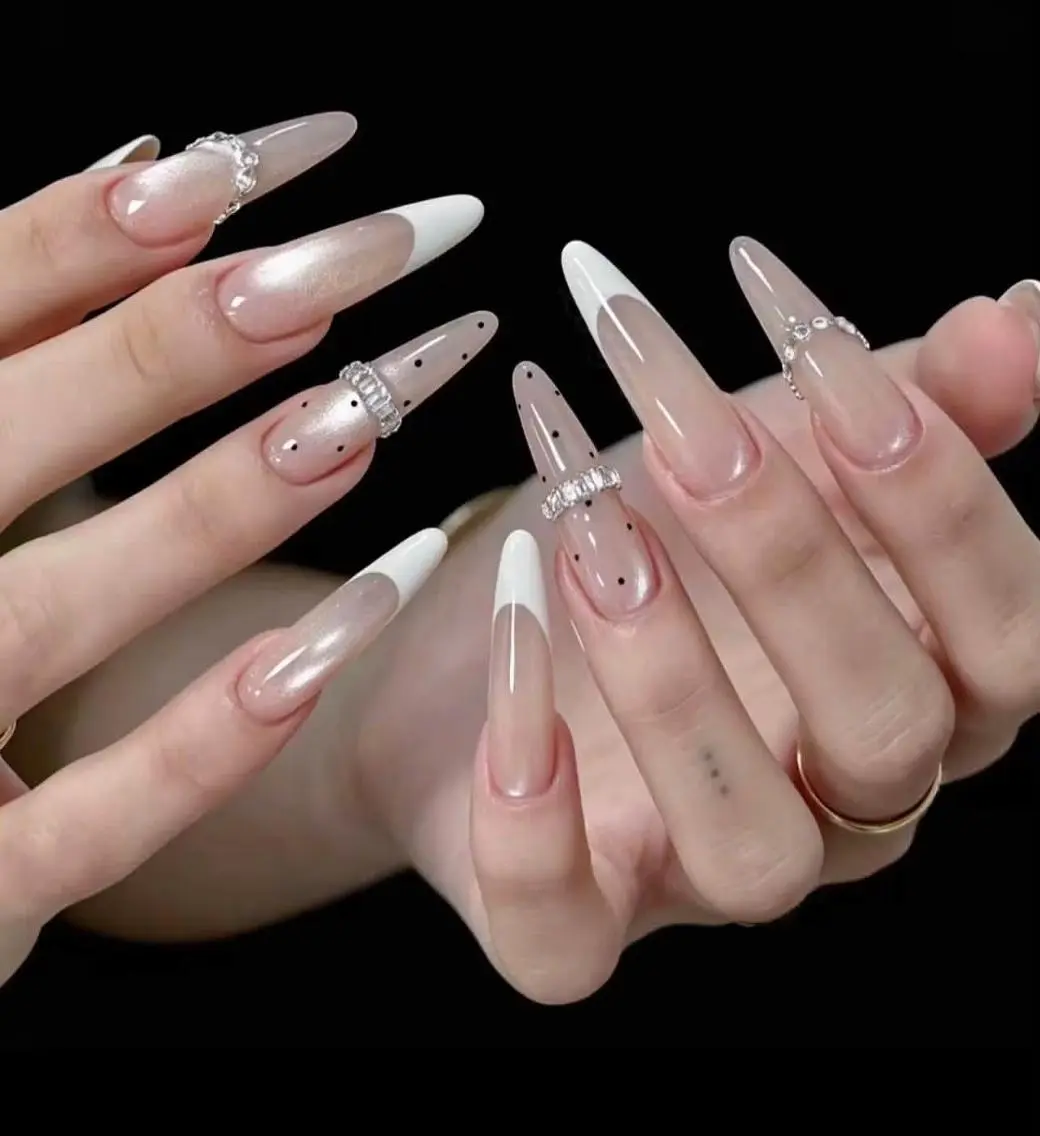 ネイル アートネイル ボルドー 長さ出し ハロウィン キラキラネイル ハンドネイル H-nail ロング/3D/Y2Kのネイルデザイン