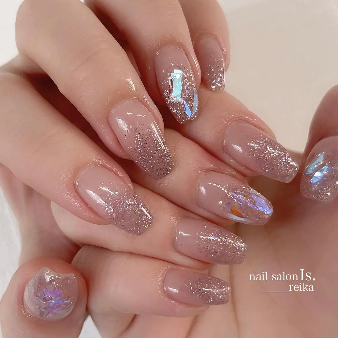 ネイル オーロラネイル ラメ(グリッター) ストーンネイル ハンドネイル nail salon Is.  reikaのネイルデザイン