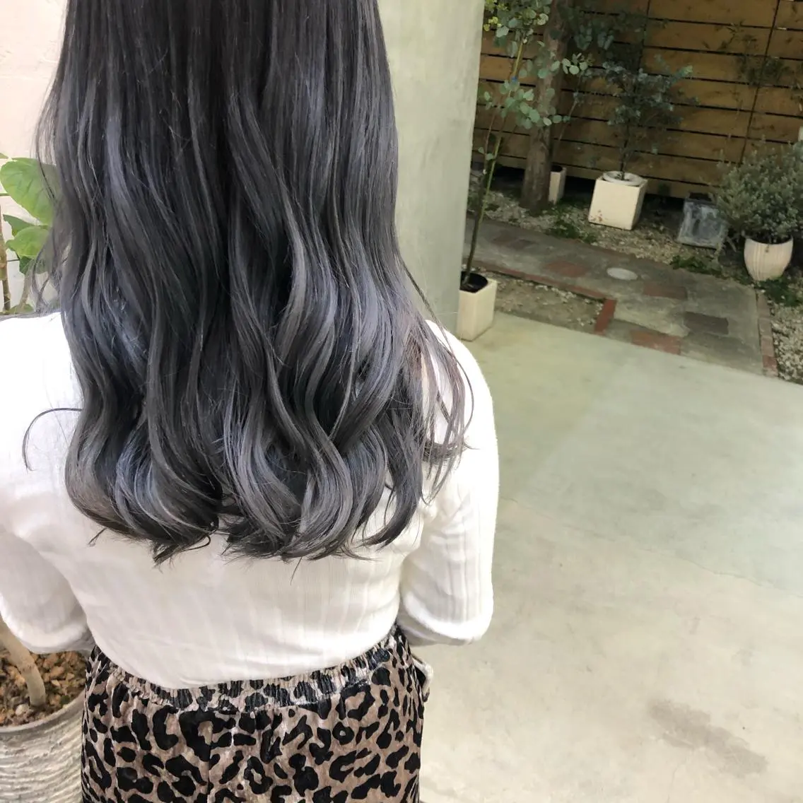 セミロング Ravo 西村 優花のヘアスタイル