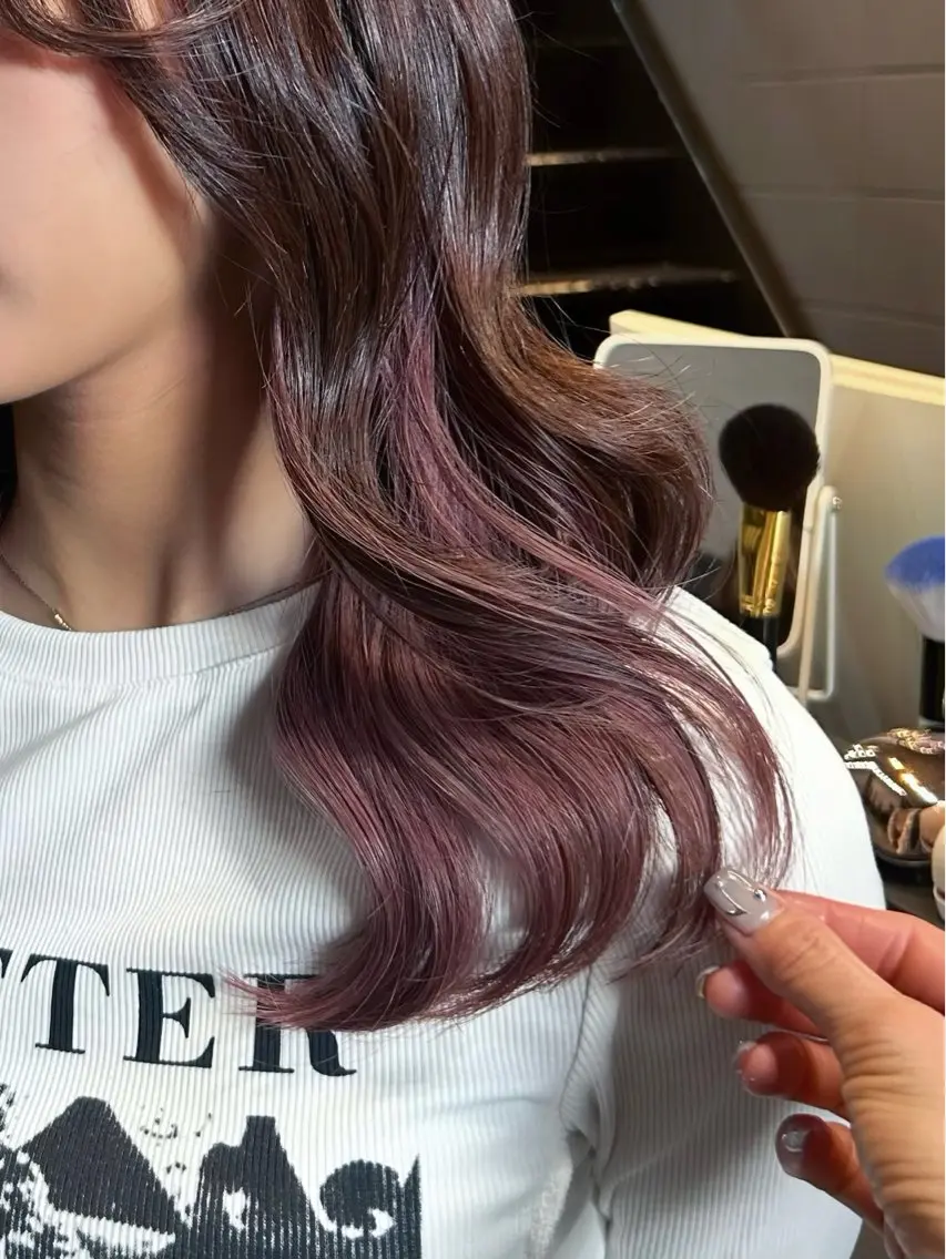ロング カラー ベージュカラー インナーカラー ピンクカラー ピンクベージュ miharu/ ハイトーン/複雑履歴のヘアスタイル