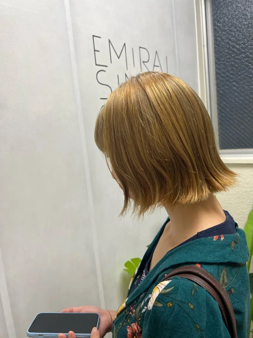 ミディアム カラー ブロンド 外国人風カラー カット ヘアカラー トリートメント 🦋.*˚オタク美容 師アキバノノカ🦋のヘアスタイル