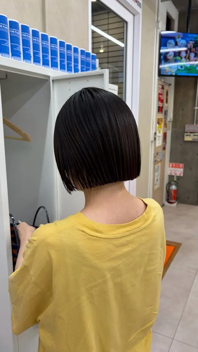 ショート カット sara ブリーチカラーのヘアスタイル