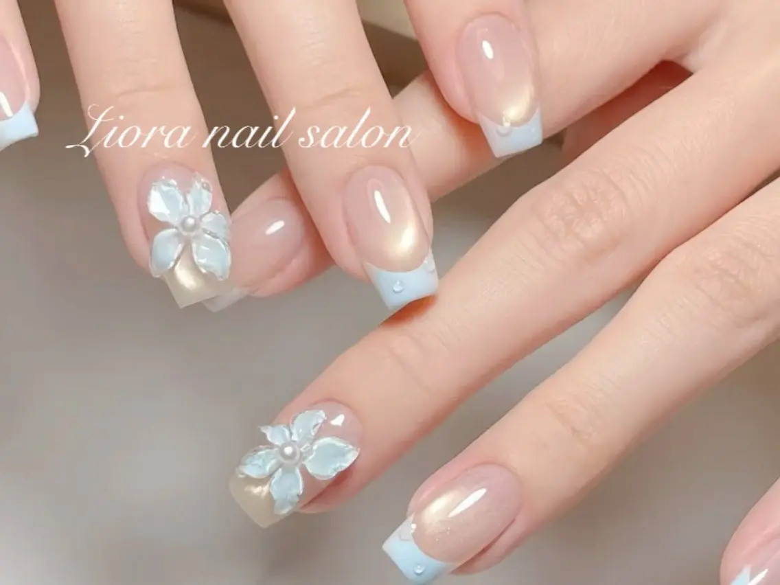 ネイル フレンチネイル ジェルネイル ガーリー グラデーション キラキラネイル ハンドネイル Liora nailのネイルデザイン