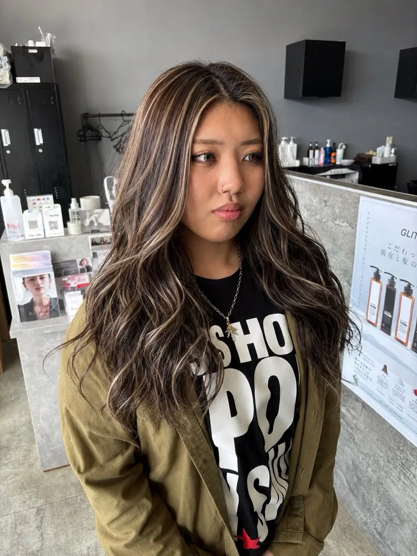 ロング ハイライト カット ヘアカラー ✂︎GLITTER ✂︎Yuu✂︎のヘアスタイル