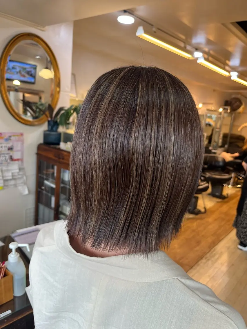 ミディアム 矢崎 身江子のヘアスタイル