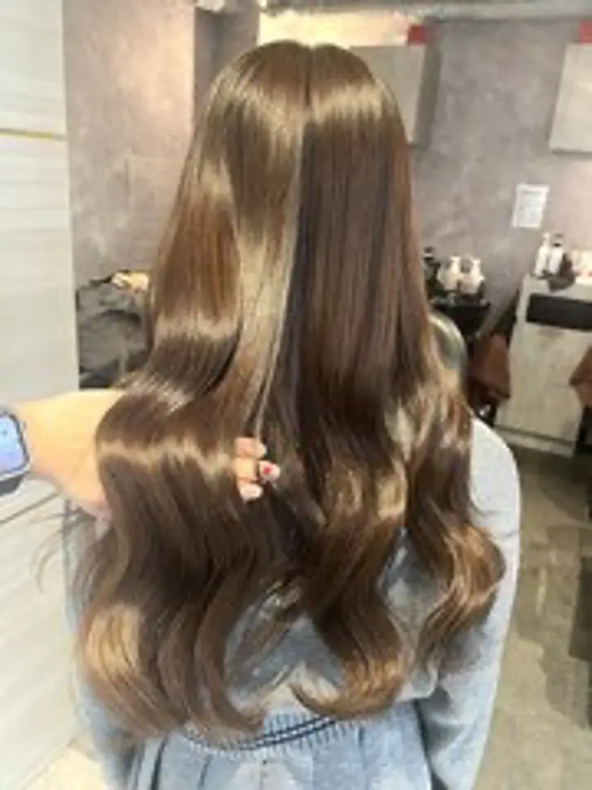 ロング カラー elu あやね💜 🫧カラー・縮毛矯正のヘアスタイル