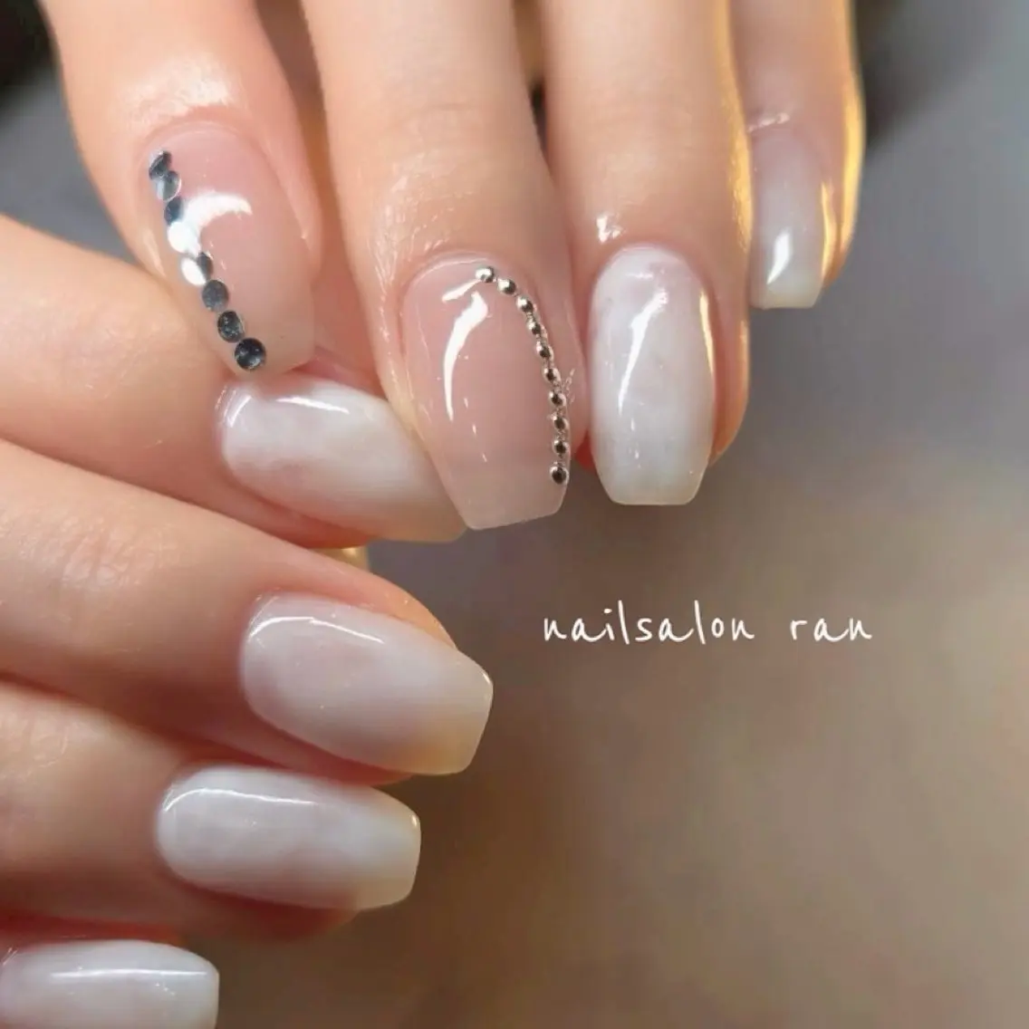 ネイル 大理石ネイル(マーブル) ニュアンスネイル ホワイト ハンドネイル ハンドケア nailsalon ranのネイルデザイン