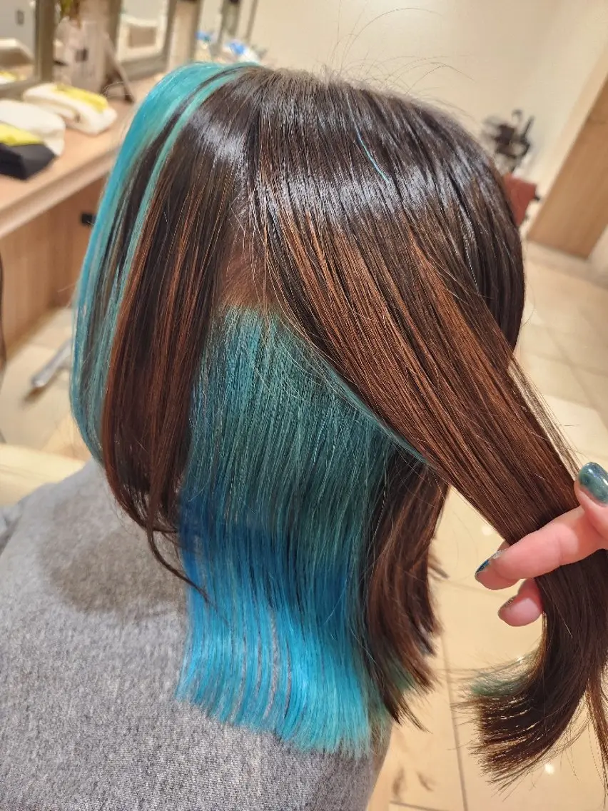 ミディアム カラー インナーカラー 推しアニメカラー🌈 ツヤ透明感カラー🦄のヘアスタイル