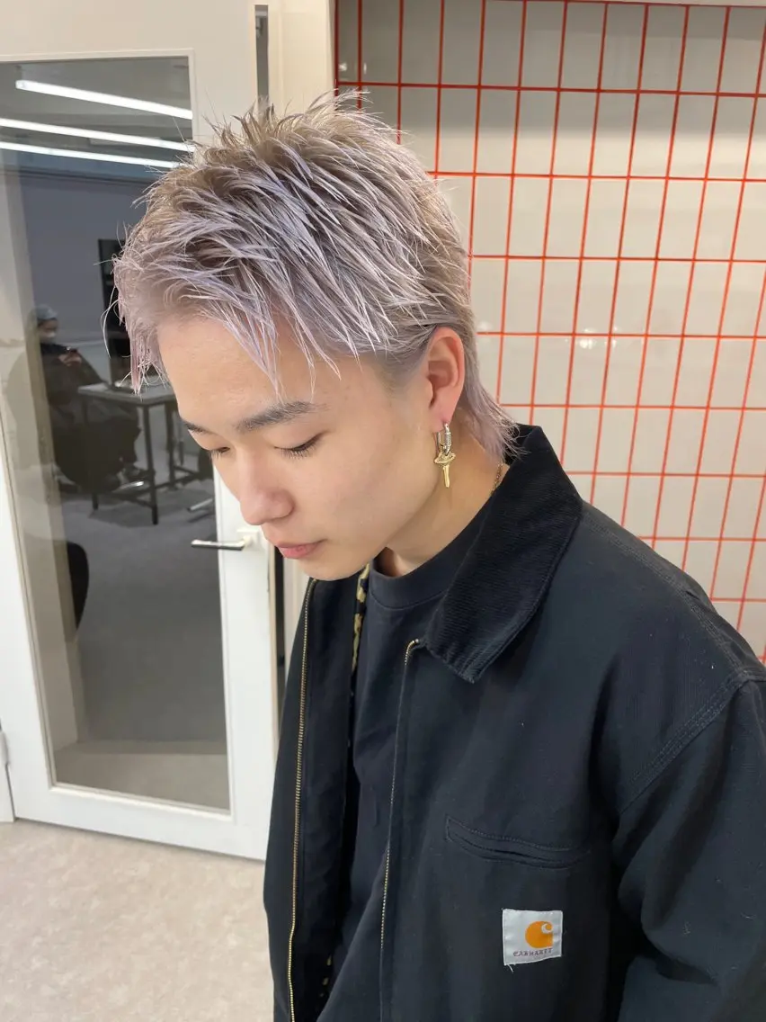 ショート カラー メンズ メンズハイトーン ベージュカラー ハイトーンカラー シルバー ホワイトベージュ ヘアカラー ダブルカラー/ミルク ティー/momo🎀のヘアスタイル