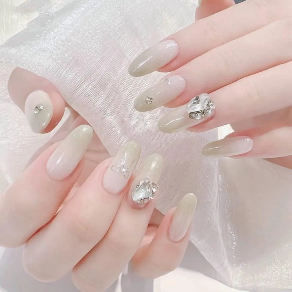 ネイル ハンドネイル T. Leeのネイルデザイン