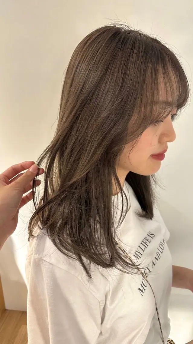セミロング カラー ブリーチ 似合わせカット🫧 吉見衣生のヘアスタイル