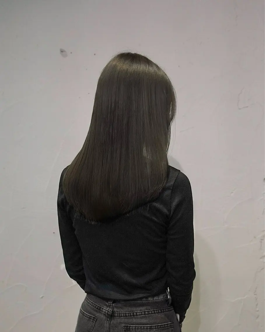 ミディアム カラー グレージュ オリーブグレージュ オリーブグレー ヘアカラー ブリーチなし透明感 カラー/チサト🌿のヘアスタイル