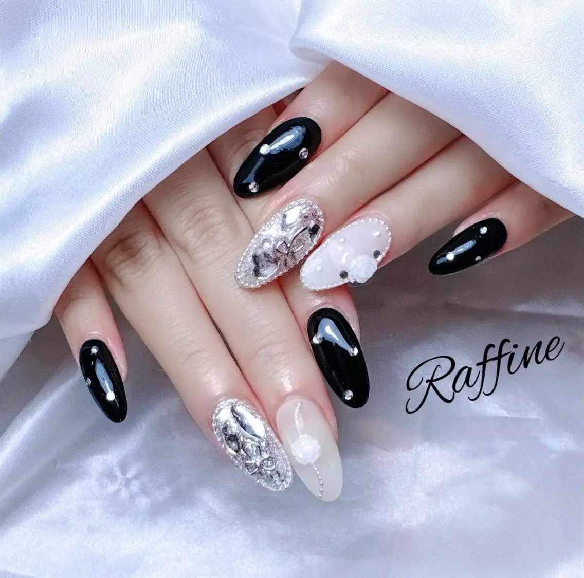 ネイル ハンドネイル RAFFINE haru🦋🩵のネイルデザイン