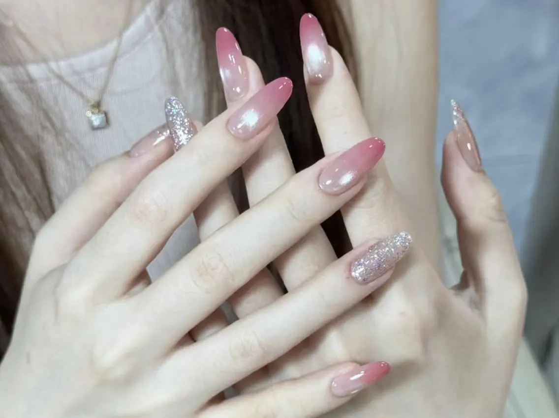 ネイル グラデーション マグネットネイル ミディアムネイル オフィスネイル ピンク ハンドネイル ハンドケア Luna ✨のネイルデザイン