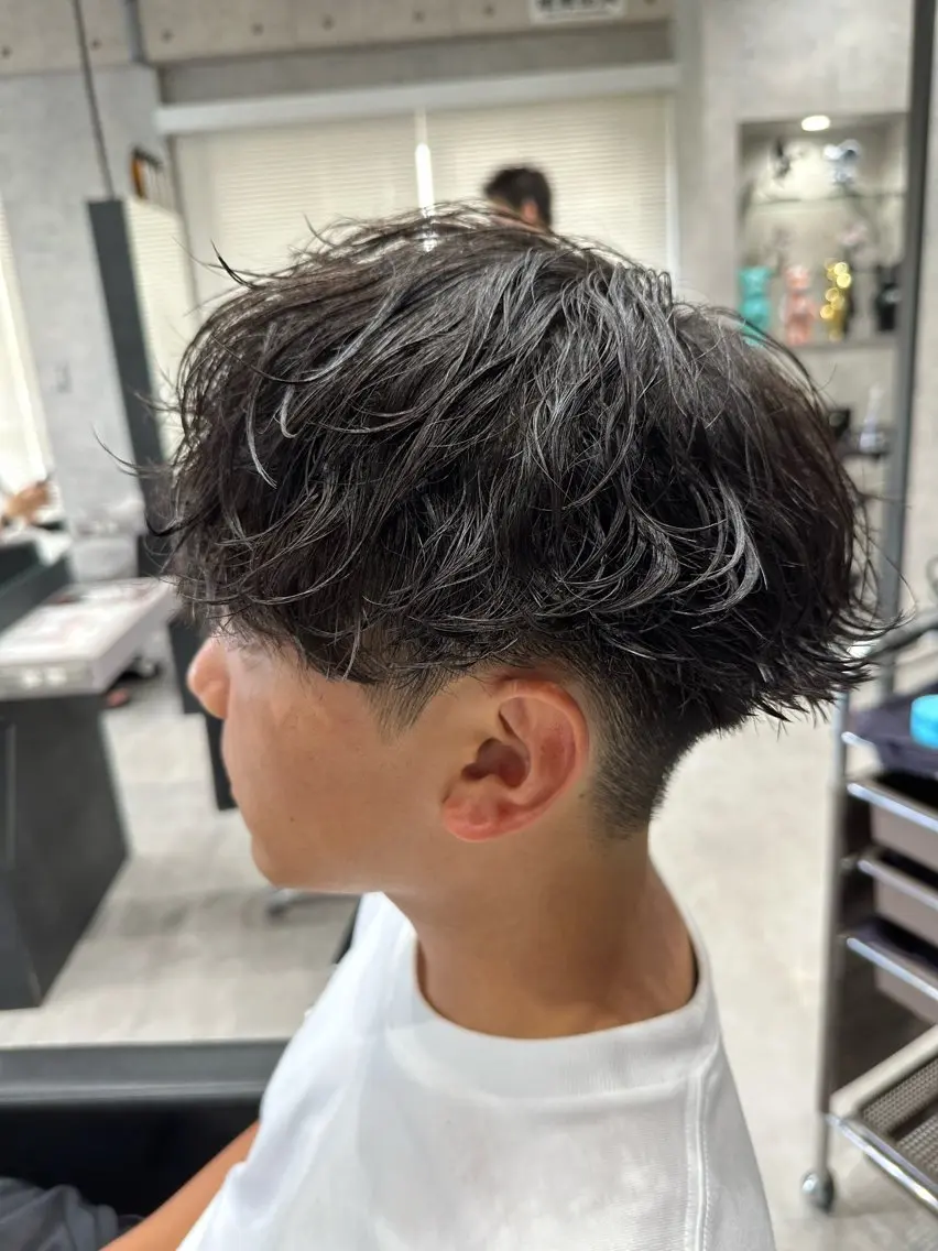 ショート パーマ メンズ メンズパーマ 波巻きパーマ カット パーマ ユウ🪄 パーマ指名No1のヘアスタイル