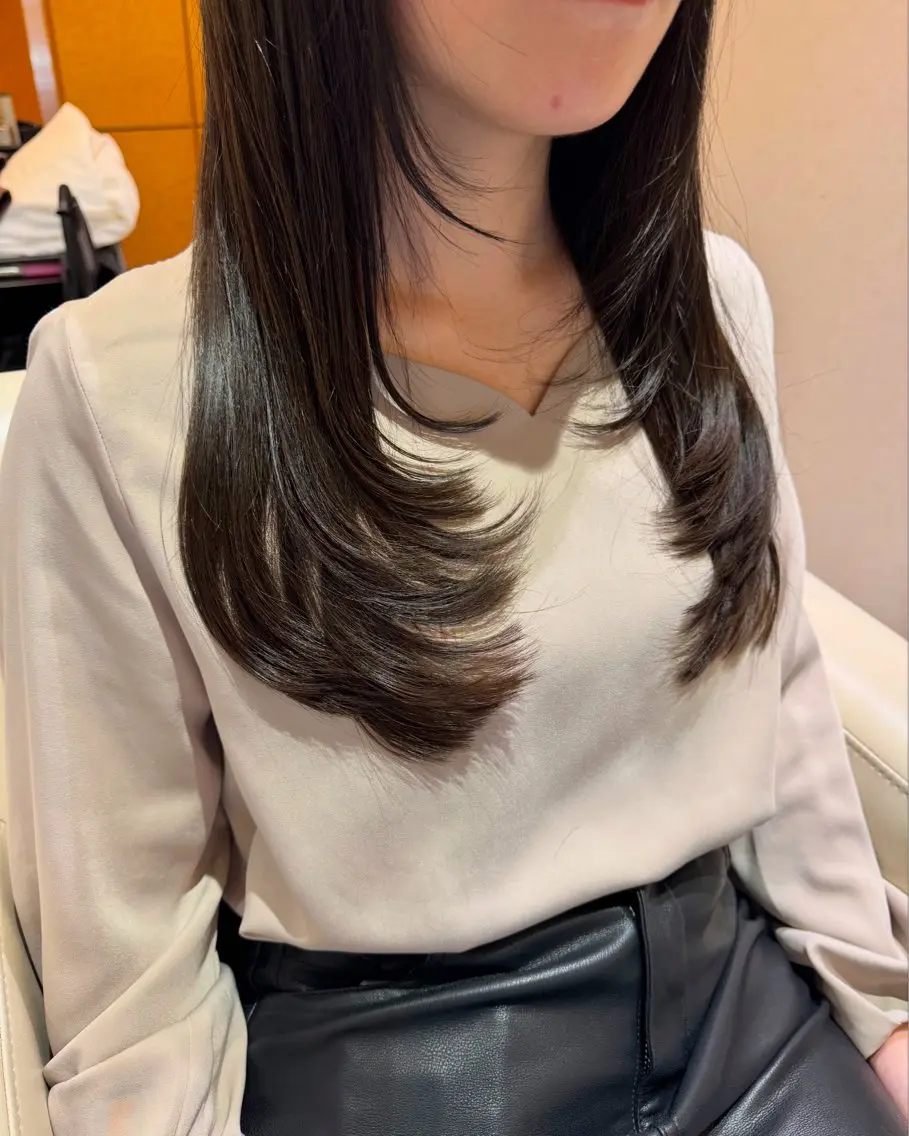 ロング カラー ベージュカラー オリーブベージュ レイヤーカット 本多 美羽のネイルデザイン