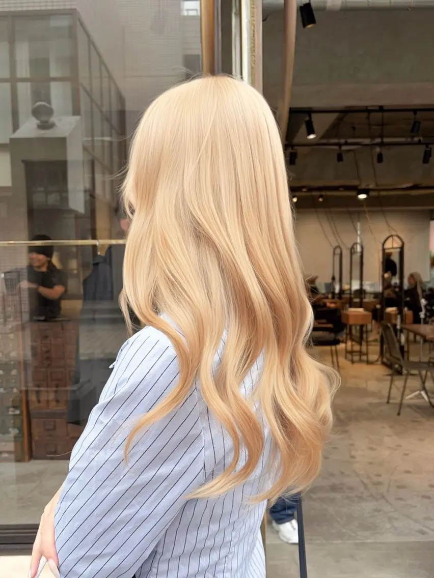ロング カラー ベージュカラー ブロンド ハイトーンカラー ハイトーンベージュ ミルクティーベージュ ヘアカラー トリートメント ヘアセット 似合わせベージュ 🍯ayumi🍯のヘアスタイル