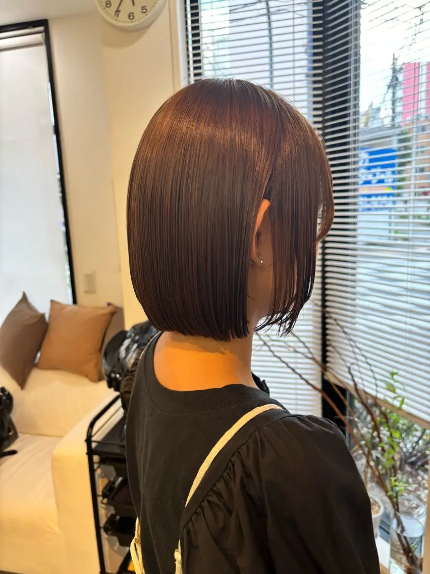 ショート ボブ 透明感カラー🫧 高田李胡のヘアスタイル