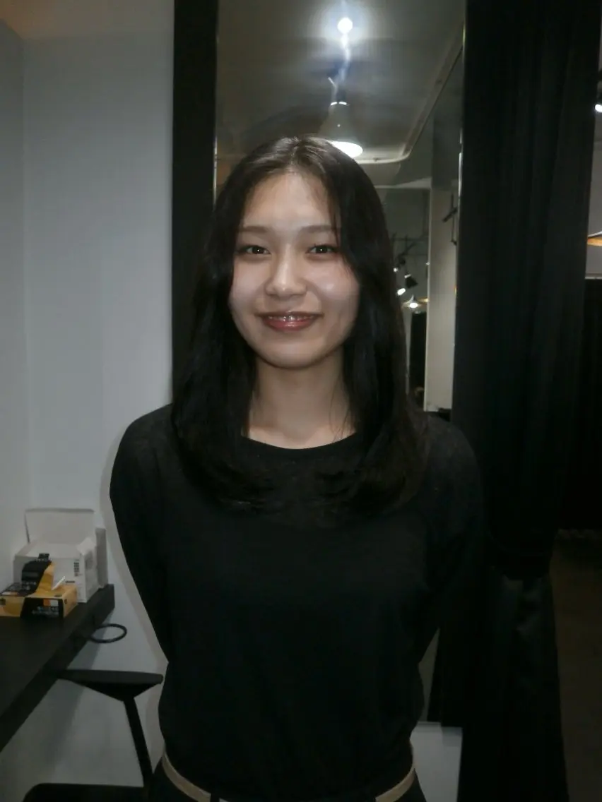 ロング レイヤーカット 宮前 芽衣のヘアスタイル