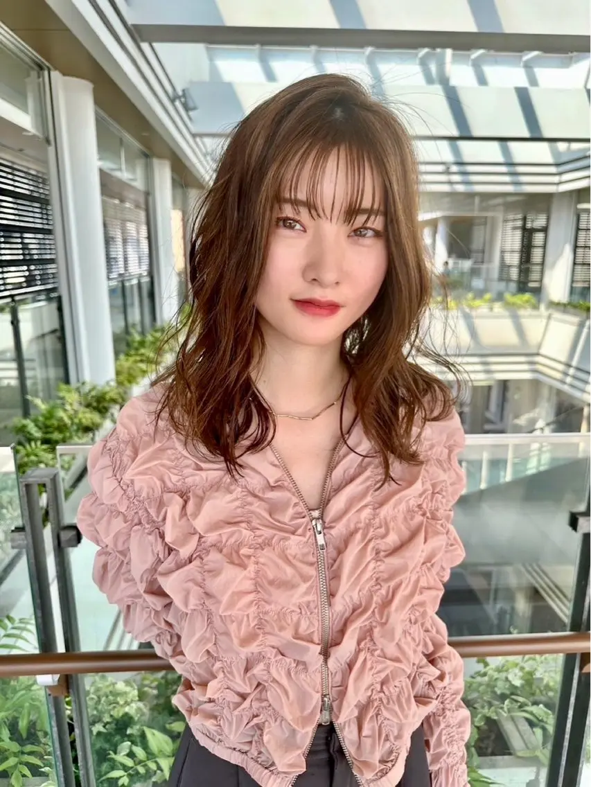 セミロング カラー ベージュカラー なるお 髪質改善ストレートのヘアスタイル