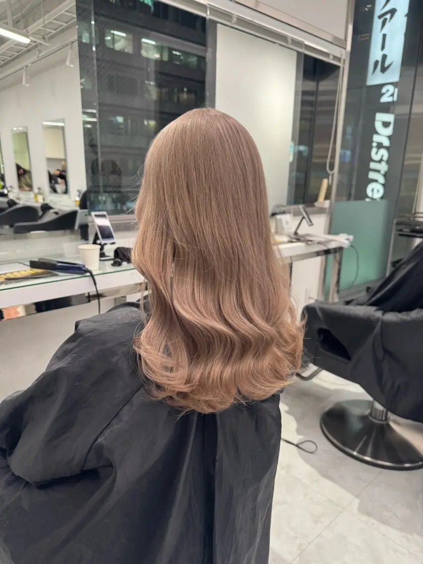 ロング カラー ヘアアレンジ カット ヘアカラー ヘアセット 透け上品ハイトーン 職人ゆうと🤍のヘアスタイル