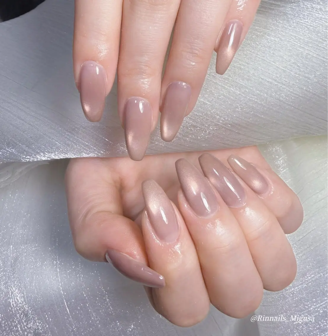 ネイル オーロラネイル ブルー チークネイル フレンチネイル グラデーション RIN NAILS ᥫ᭡Migusaのネイルデザイン