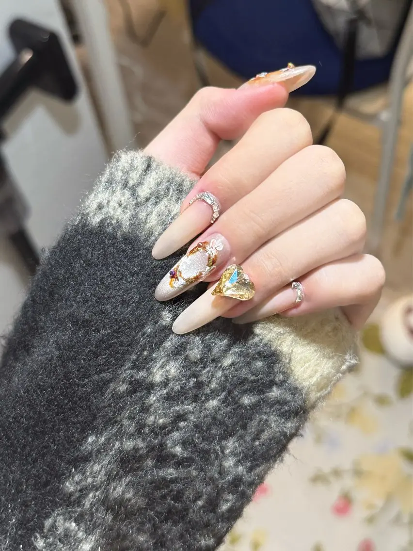 ネイル ハンドネイル LI XINLUのネイルデザイン