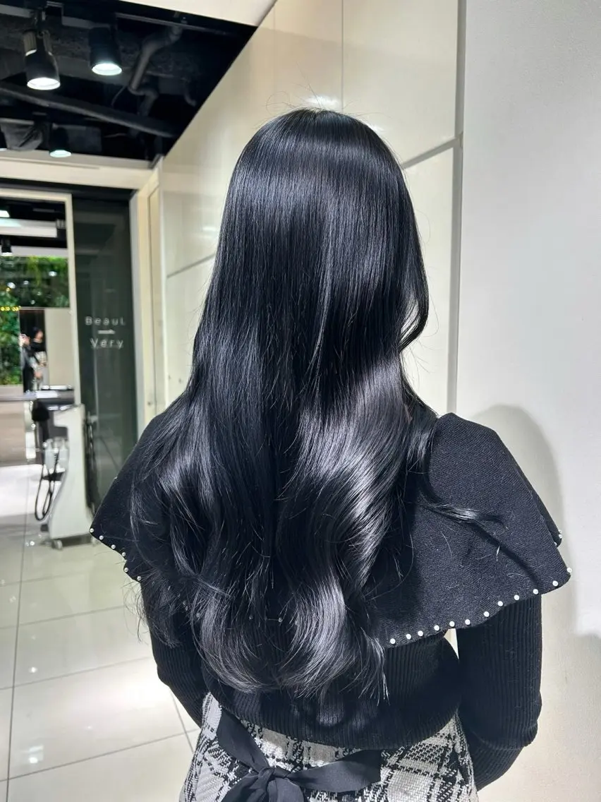 カラー 黒髪 ブルーカラー ブルーブラック ヘアカラー わかな🫧透明感/ アイブロウWAXの眉毛・アイブロウイメージ