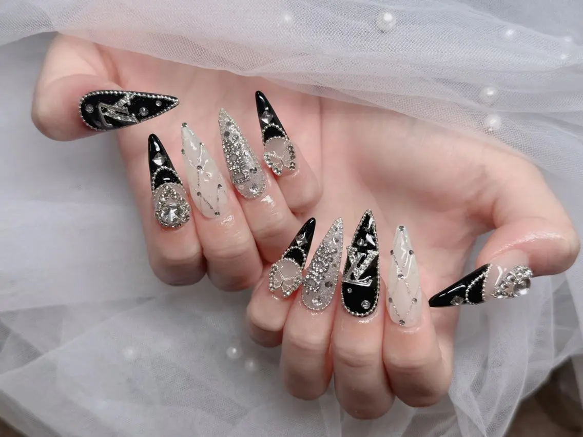 ネイル フレンチネイル ジェルネイル ハロウィン 韓国ネイル マグネットネイル ハンドネイル neco H.babynailのネイルデザイン