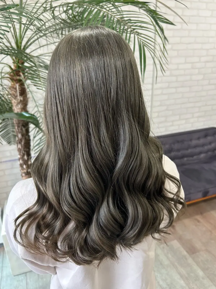 カラー 廣田 真依のヘアスタイル