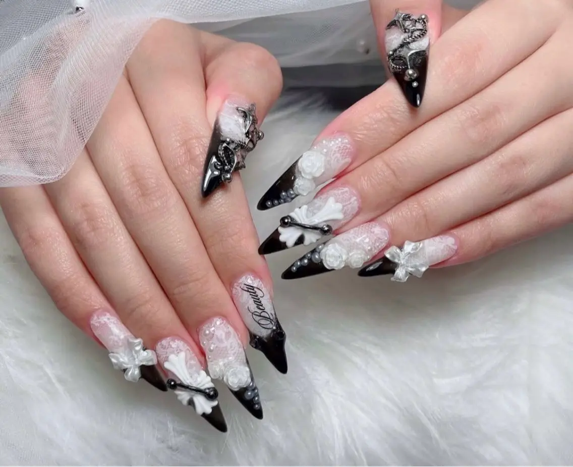 ネイル アートネイル ボルドー フレンチネイル ジェルネイル 氷ネイル・うるうるネイル ハンドネイル Julie Nail Hinのネイルデザイン