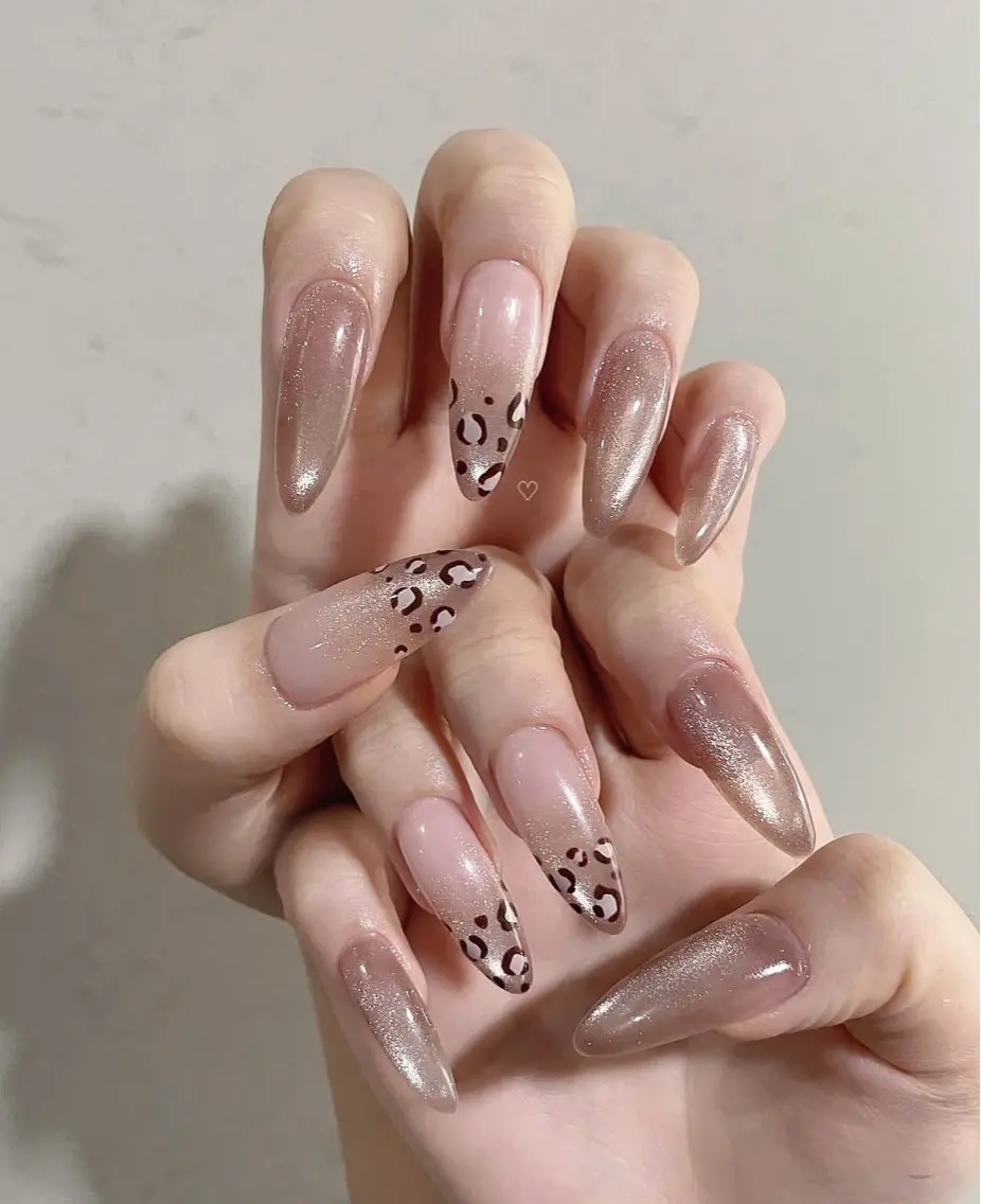 ネイル アニマル柄 オーロラネイル チークネイル フラッシュネイル ジェルネイル ハンドネイル Tira Nailのネイルデザイン