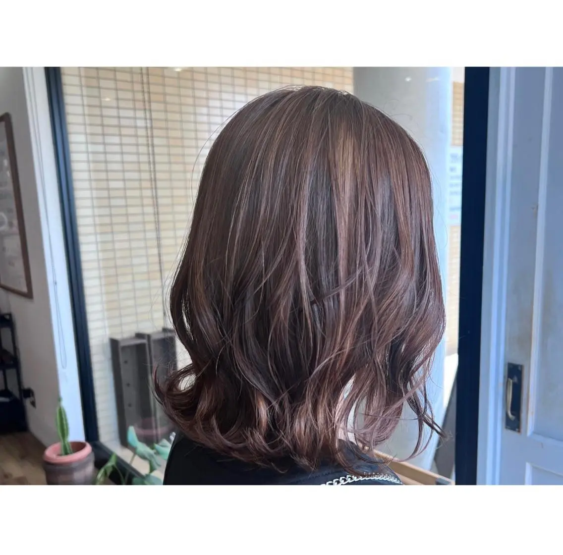 ミディアム カラー ベージュカラー ヘアカラー トリートメント ツキダテ ユイのヘアスタイル