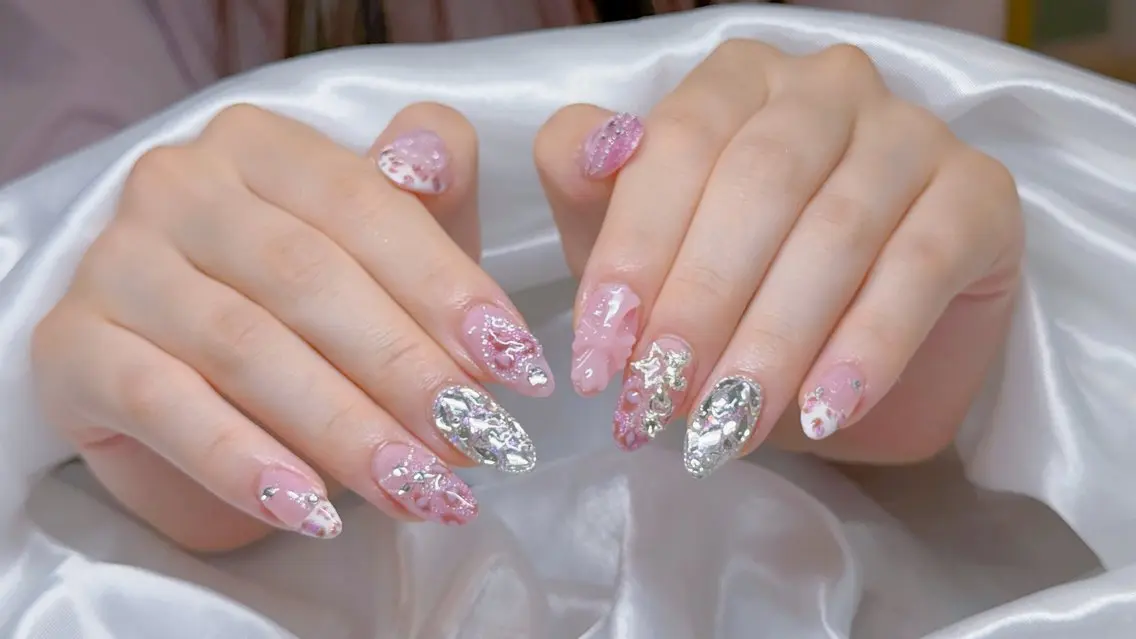 ネイル KIRA LILYのネイルデザイン